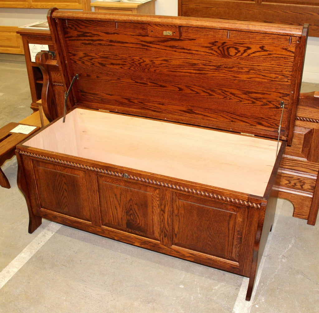 Sleigh Blanket Chest with Rope Twist