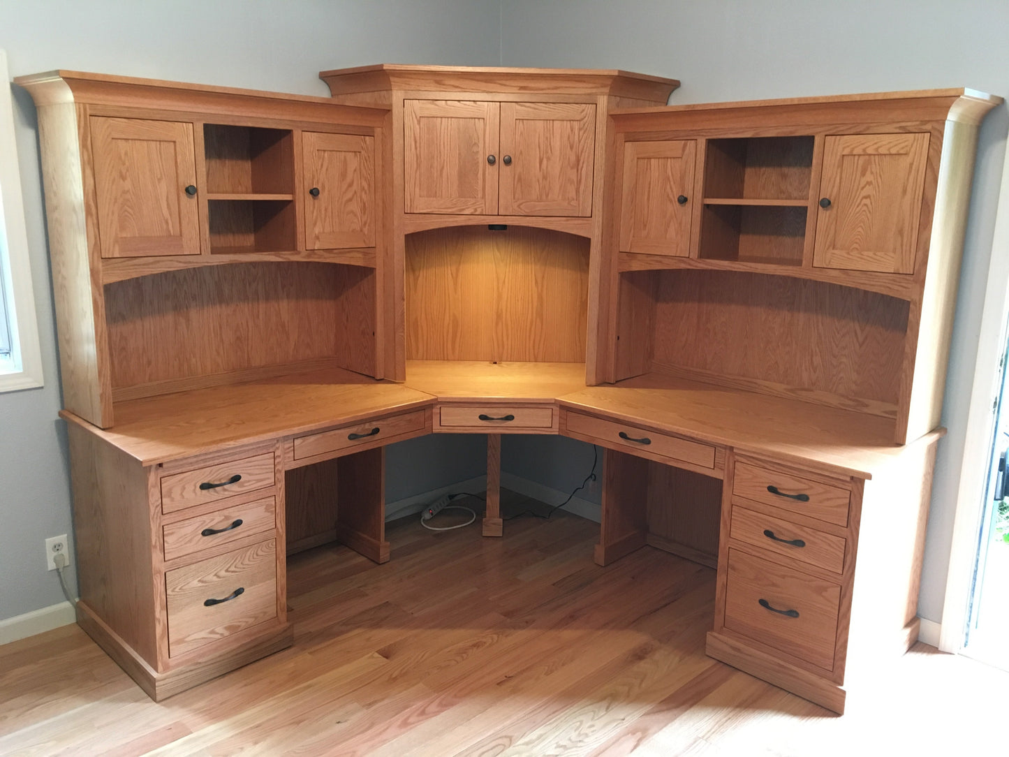 Deluxe Mission Office Suite