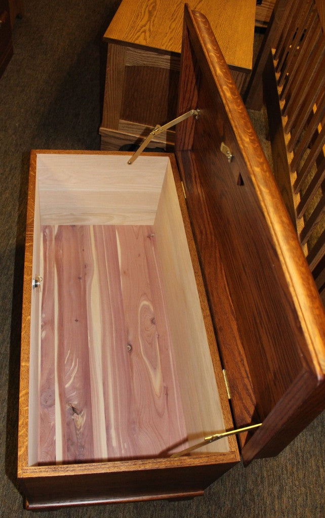 Small Waterfall Blanket Chest