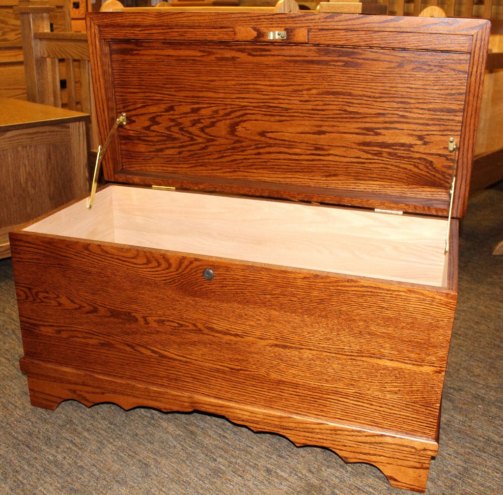 Small Waterfall Blanket Chest