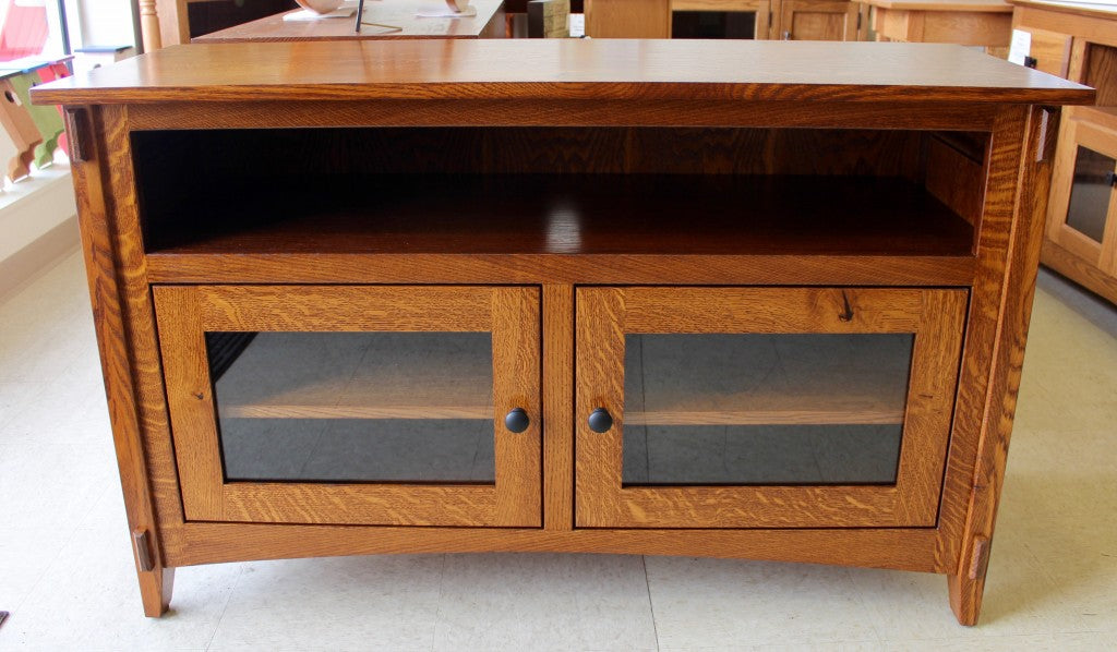 Modern Mission 48″ TV Console in Rustic 1/4 Sawn Oak