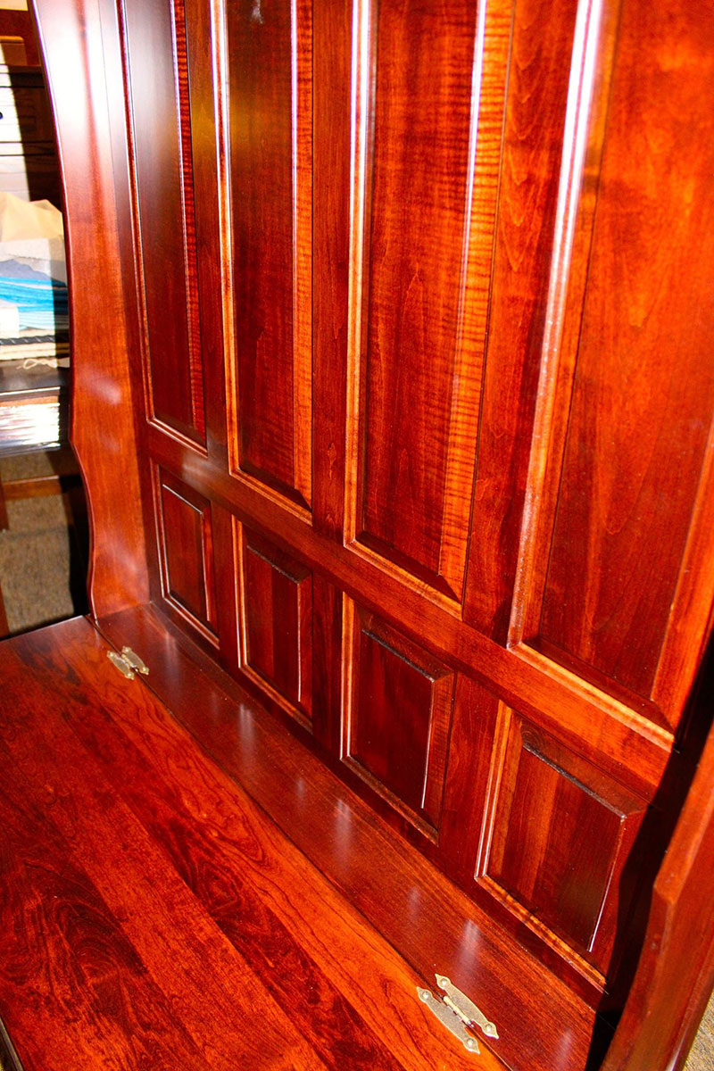 Raised Panel Hall Seat with 4 Panels and Mission Slats in Top
