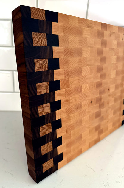The Dubai Cutting Board – Rochester Wood Pattern 12" x 16"