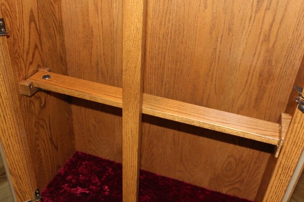 8 Gun Traditional Cabinet With Drawers and Canned Light