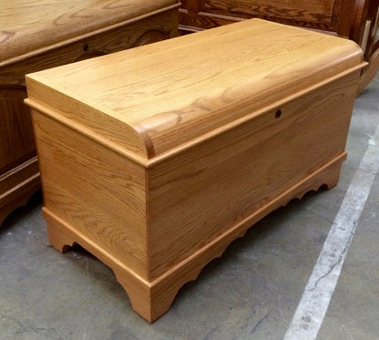 Small Waterfall Blanket Chest