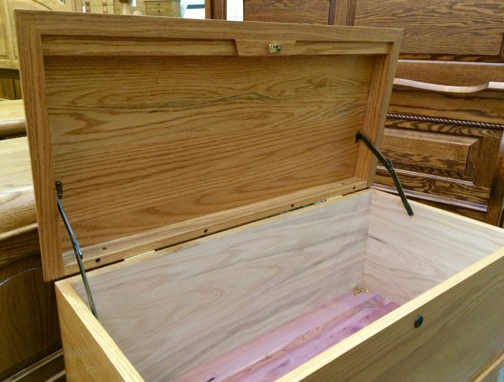 Small Waterfall Blanket Chest