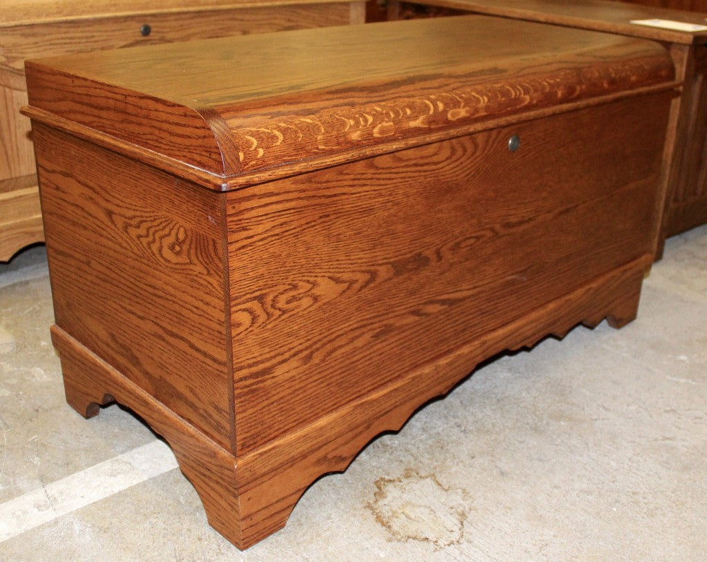 Small Waterfall Blanket Chest